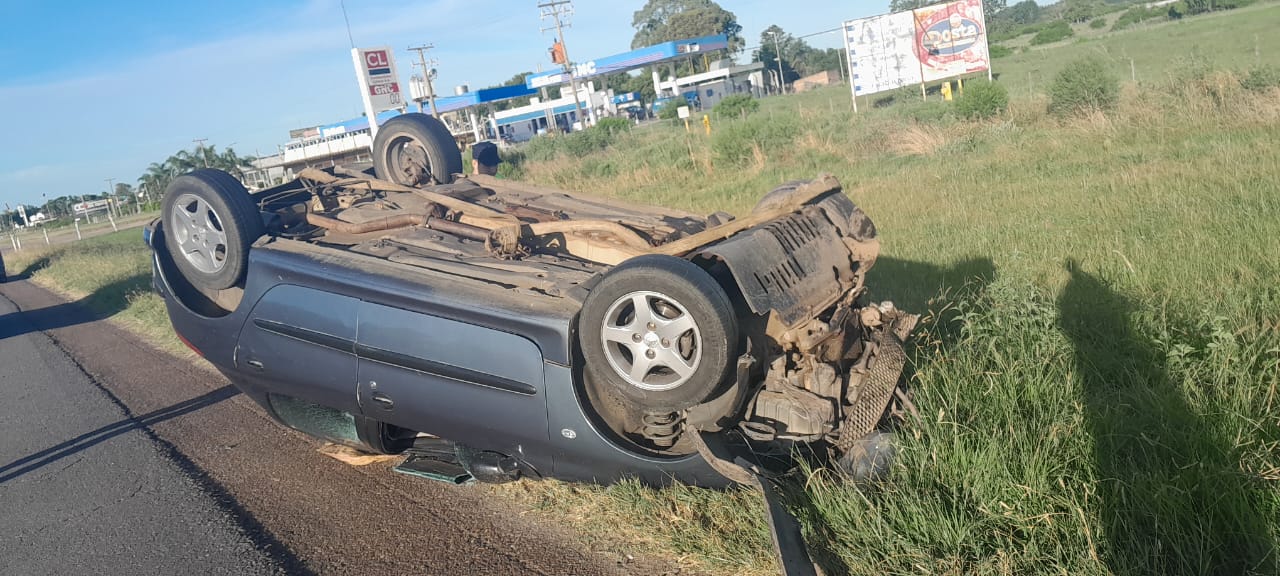 Un concordiense volcó su auto cuando pasaba por Gualeguaychú